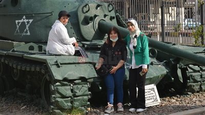 أهالي بورسعيد يحتفلون بذكرى انتصارات أكتوبر بالمتحف الحربي | صور وفيديو 