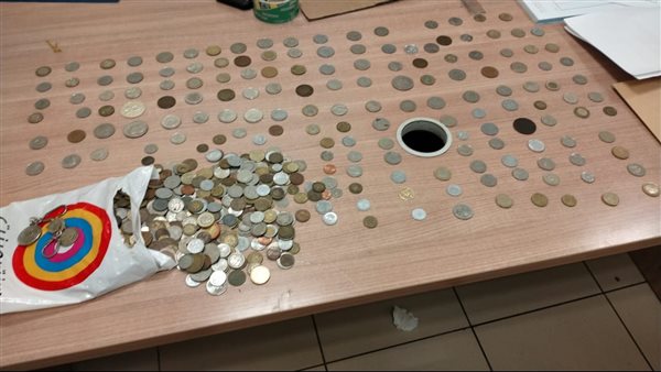 تهريب عملات معدنية