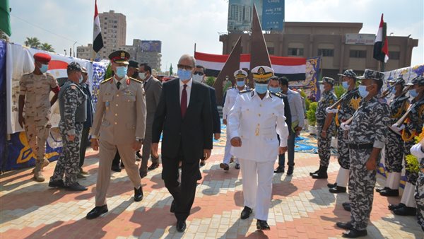 محافظ القليوبية يضع