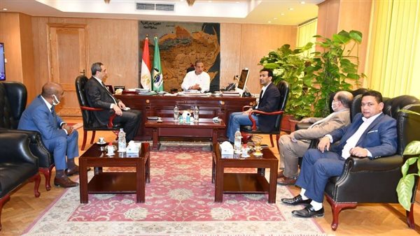 محافظ الفيوم يستقبل