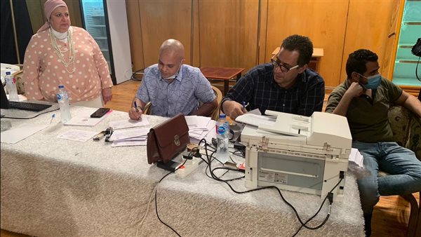 الصحفيين وأسرهم يتلقون