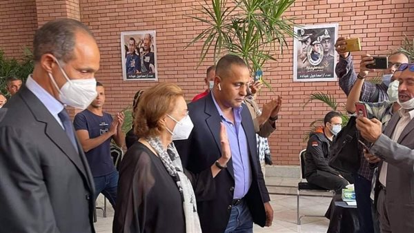 سوزان مبارك برفقة