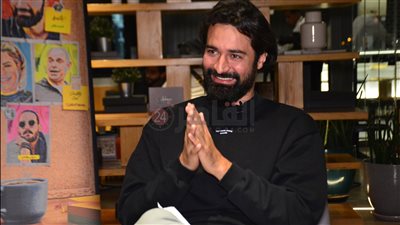 أحمد حاتم يكشف تفاصيل مسلسله الجديد مع هنا الزاهد| فيديو