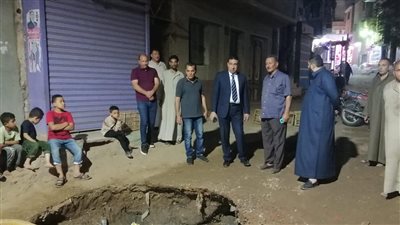 انسداد خط علاج ظاهرة الرشح بقرية فيديمين.. وتصرف عاجل من المحافظ | صور
