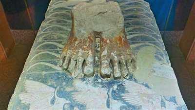 بمناسبة نصر أكتوبر.. متحف إيمحتب بسقارة يعرض قاعدة تمثال الملك زوسر