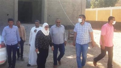 نائبة المحافظ ولجنة الأتوبيس الطائر يتفقدوا المدارس بمركزي إدفو وكوم أمبو