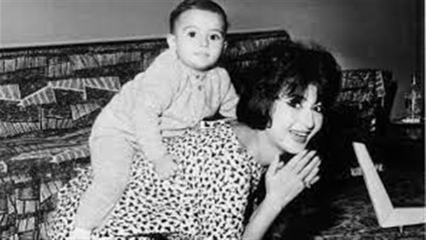 نعيمة عاكف ونجلها