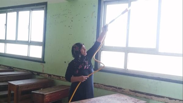 تطهير وتعقيم مدارس