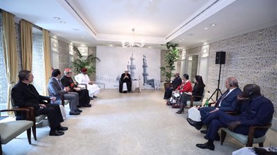 شيخ الأزهر لأعضاء تحكيم جائزة زايد للأخوة: سخروا جهودكم لمساعدة الناس