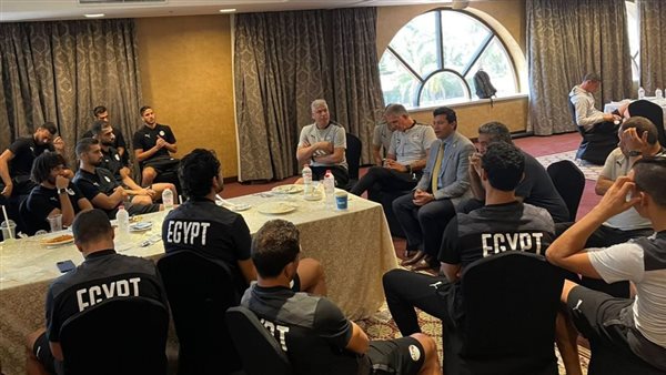 وزير الرياضة يجتمع