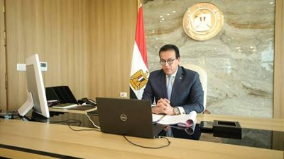 وزير التعليم العالي يعقد اجتماعا لمناقشة إنشاء جامعة تكنولوجية خاصة بمدينة بدر