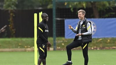كانتي يشارك في تدريبات تشيلسي بعد تعافيه من الإصابة