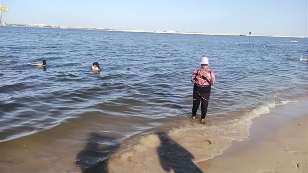 إقبال متوسط من المصطافين