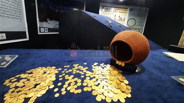 عملات ذهبية بالمعرض