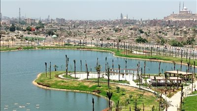 رئيس الوزراء يتفقد أعمال تطوير بحيرة عين الصيرة