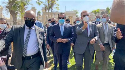 وزير التعليم العالي يتفقد جامعة عين شمس في اليوم الأول من العام الدراسي الجديد