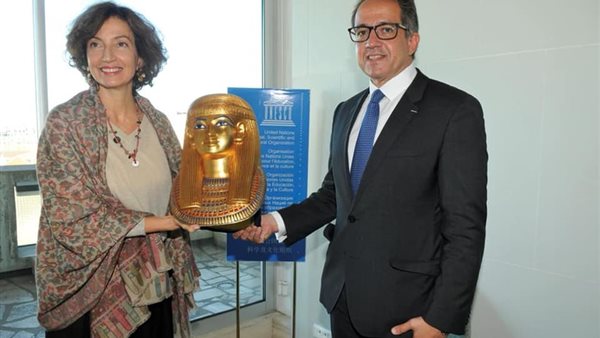 وزير الآثار خلال