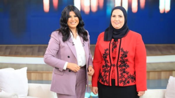 منى الشاذلي ونيفين