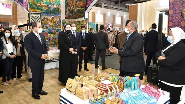 الرئيس السيسي يفتتح