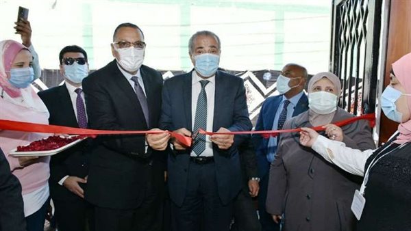 وزير التموين يفتتح