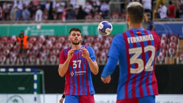 لاعبو برشلونة لكرة