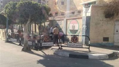 توافد الطلاب إلى مدرسة الشروق بمدينة فيصل في أول أيام العام الدراسي 