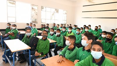 بالكمامات.. 824 ألف طالب وطالبة ينتظمون في أول أيام العام الدراسي بقنا