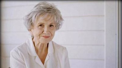 سيدة فن القصة المعاصرة.. لماذا فازت أليس مونرو بنوبل للآداب 2013؟