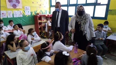 مستشارة وزير التعليم تطمئن على انتظام العملية التعليمية وتطبيق الإجراءات الاحترازية بكفر الشيخ