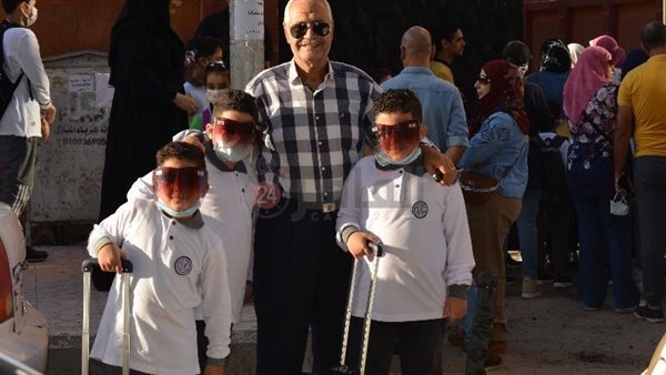 التزام الطلاب بارتداء