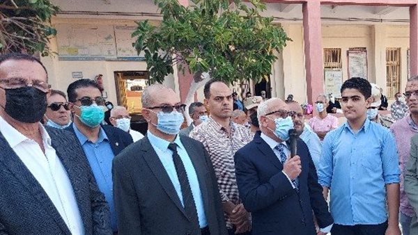 محافظ بورسعيد والطالب