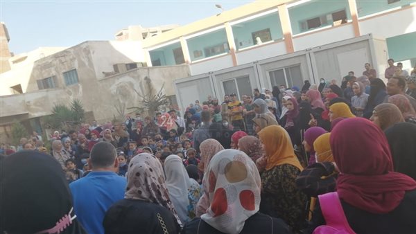 تكدس أولياء الأمور