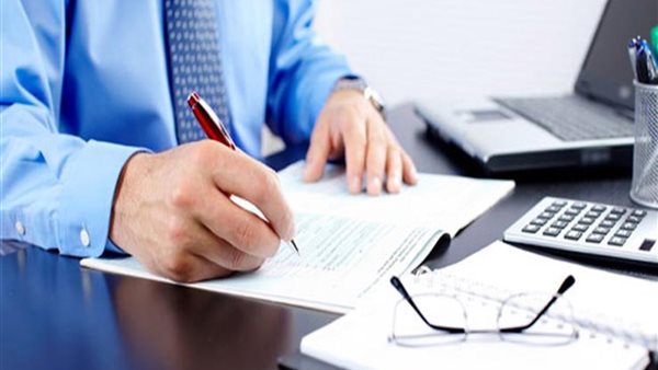 مسئول بنك متهم بالاستيلاء