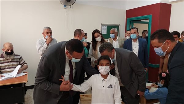 محافظ البحيرة يتفقد