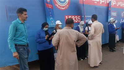 أتوبيس حملة معا نطمئن يجوب شوارع أسوان لتشجيع المواطنين على تلقي لقاح كورونا