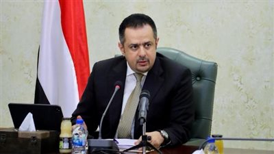 رئيس الوزراء اليمني يعزي أسر ضحايا تفجير عدن ويوجه بالتحقيق العاجل