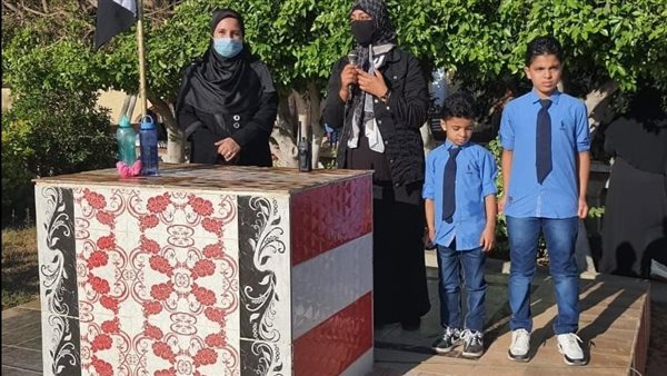 رئيسة قرية ترافق