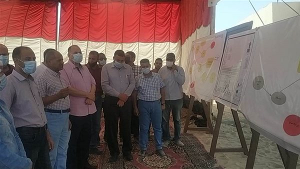 محافظ أسيوط يضع حجر