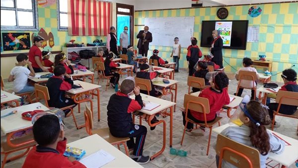 رئيس بيلا يتفقد المدرسة