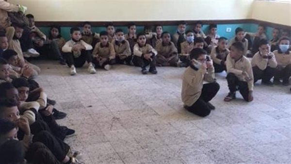 جلوس التلاميذ على