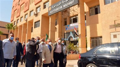 رئيس جامعة طنطا يتفقد انتظام الدراسة بمجمع كليات سبرباي │ صور