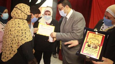 مدير مدرسة طنطا بشأن صفعه تلميذ بالقلم: محصلش.. والتعليم تشكل لجنة لتفريغ كاميرات المدرسة 