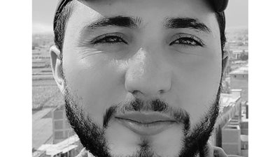 بالموبايل.. قصة شاب يبحث عن المواهب الشابة في مصر ليطرحها على الساحة