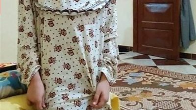 صعقها بالكهرباء وعذبوها بالحرق.. وفاة طفلة على يد عمها وشقيقته ببنها