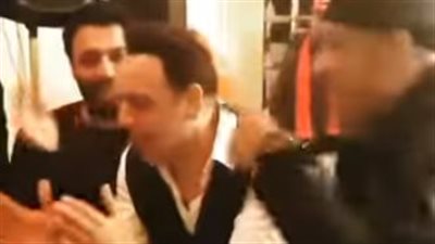 كاريكا ومصطفى قمر والشاعري يشاركون علاء عبد الخالق أغنية بحبك باستمرار