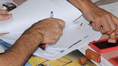 شهادات مزورة ومطبوعات دعائية.. القبض على المتهم بإدارة كيان تعليمي وهمي بالدقي 