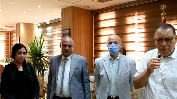 محافظ الشرقية خلال