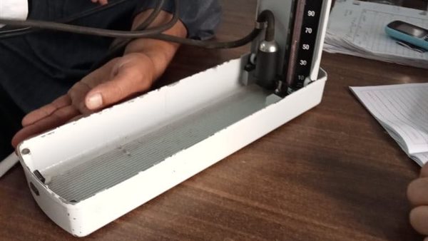 الكشف على مواطنين