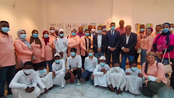 صورة جماعية على هامش