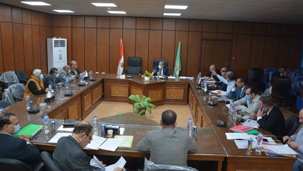 محافظ المنيا ونواب